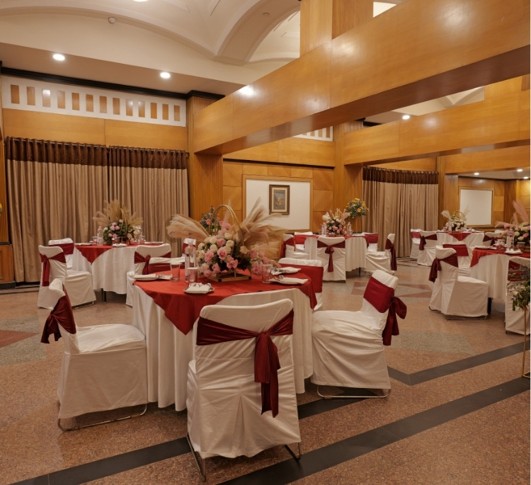 imperial garden inside image patna